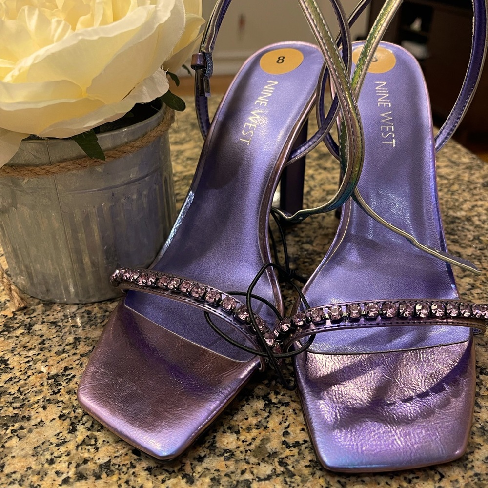 Metallic purple incredible Nine West  size 8 heels